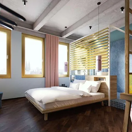 25hours The Circle 4*