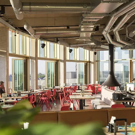 Hotel 25hours The Circle 4*