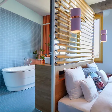 Hotel 25hours The Circle 4*