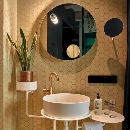 Hotel 25hours The Circle 4*