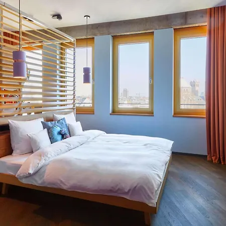 Hotel 25hours The Circle 4*