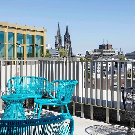 Hotel 25hours The Circle 4*
