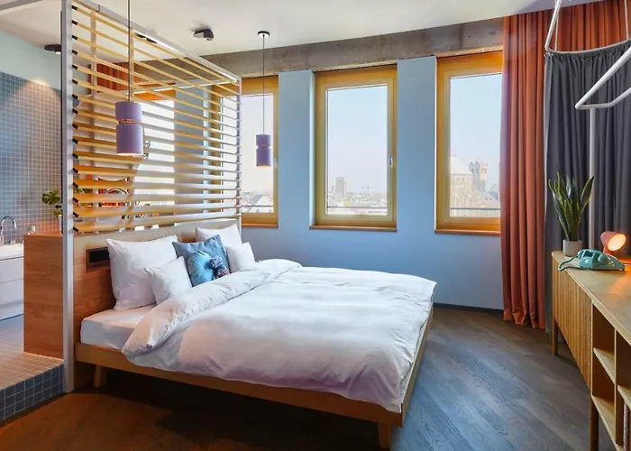 Hotel 25hours The Circle 4*