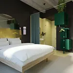 호텔 25아워스 서클 4*
