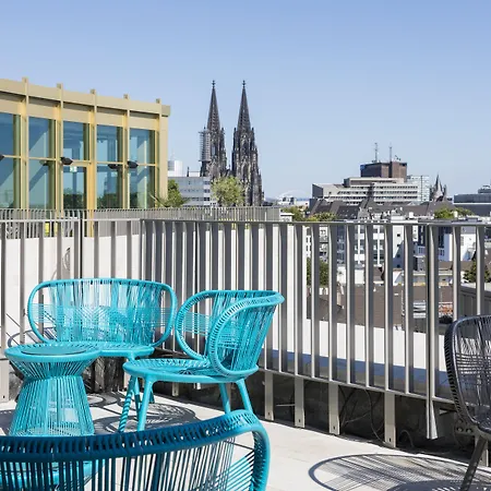 Hotel 25hours The Circle 4*