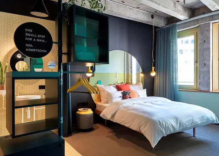 25 آورز ذا سيركل 4*