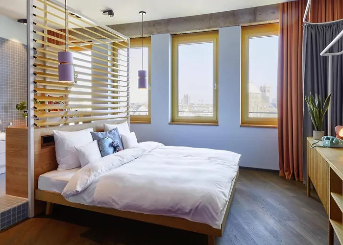 Hotel 25hours The Circle 4*