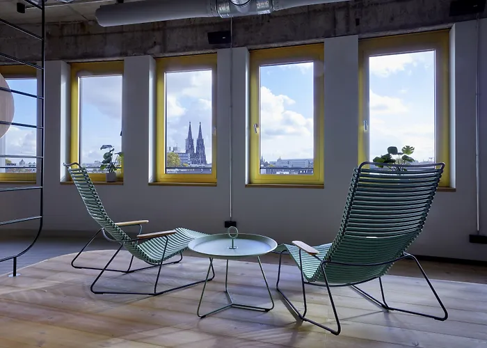 25 آورز ذا سيركل فندق 4*